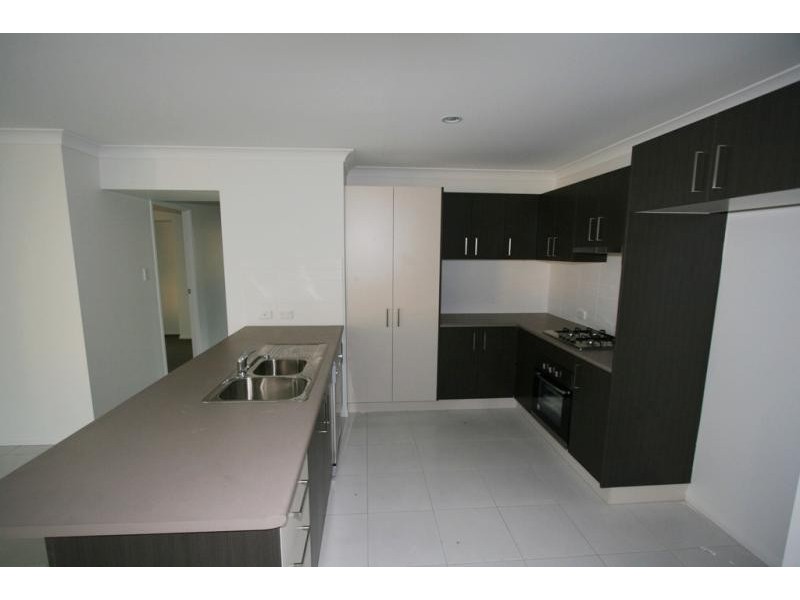 18 Armani Avenue, Wulkuraka QLD 4305