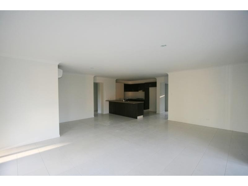 18 Armani Avenue, Wulkuraka QLD 4305