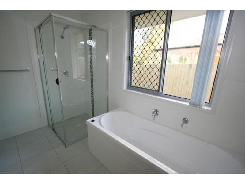 18 Armani Avenue, Wulkuraka QLD 4305
