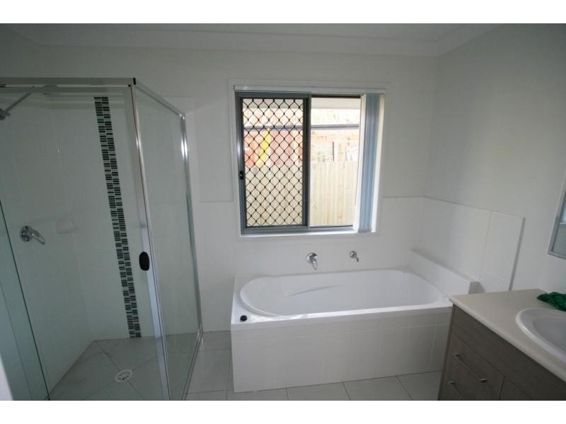18 Armani Avenue, Wulkuraka QLD 4305
