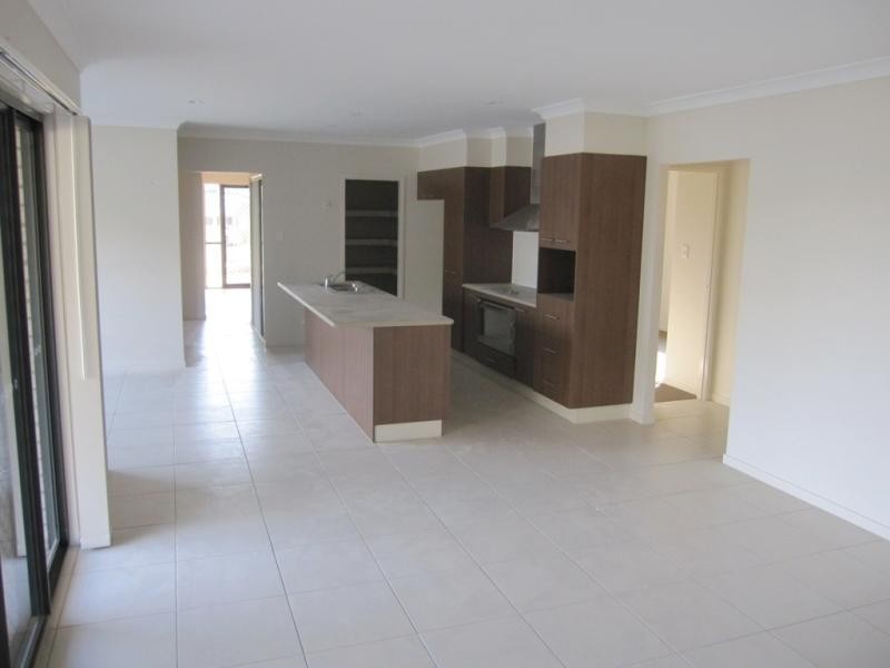 5 Kate Court, Chuwar QLD 4306