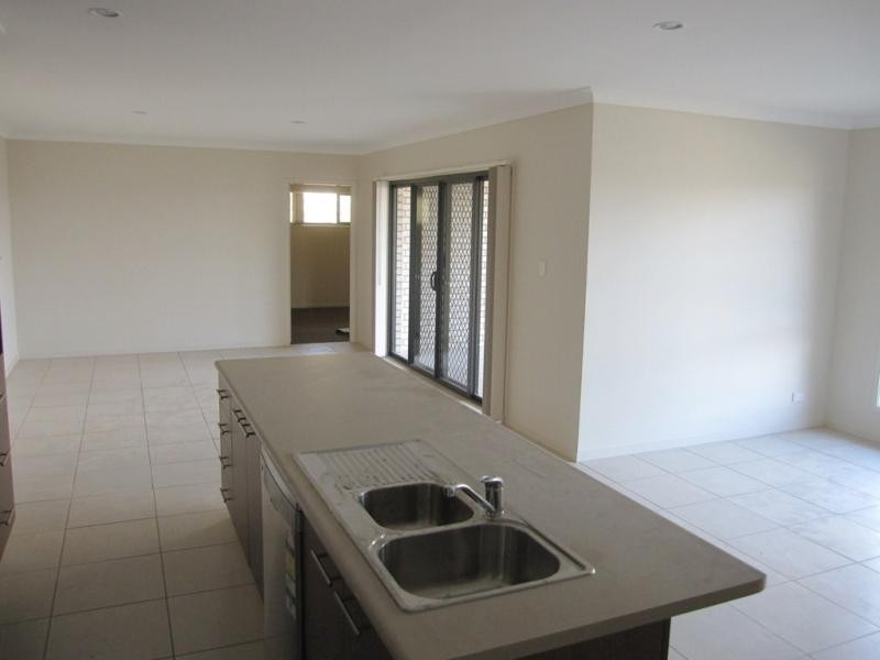 5 Kate Court, Chuwar QLD 4306