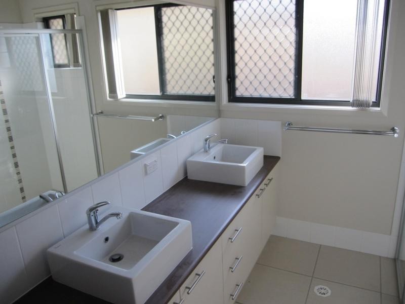 5 Kate Court, Chuwar QLD 4306