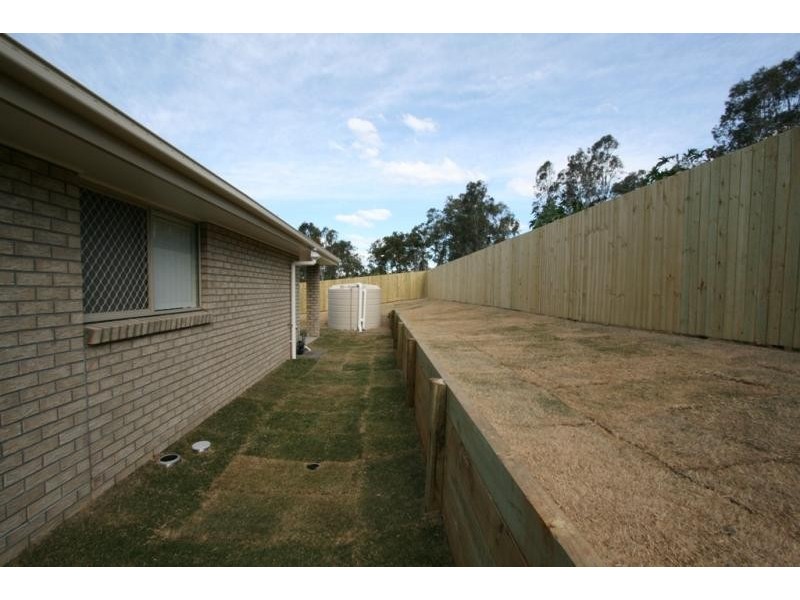 17 Armani Avenue, Wulkuraka QLD 4305