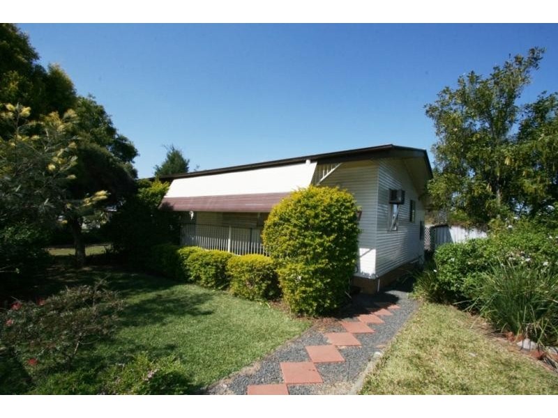 17  Albion Street BRASSALL 4305, Brassall QLD 4305