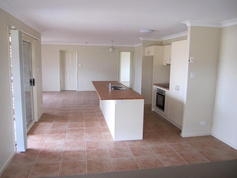 6 Peregrine  Drive, Lowood QLD 4311