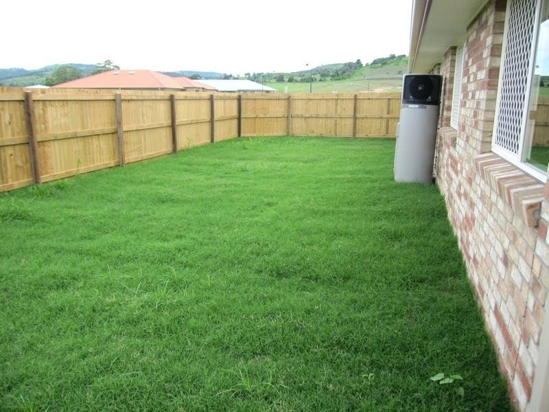 6 Peregrine  Drive, Lowood QLD 4311