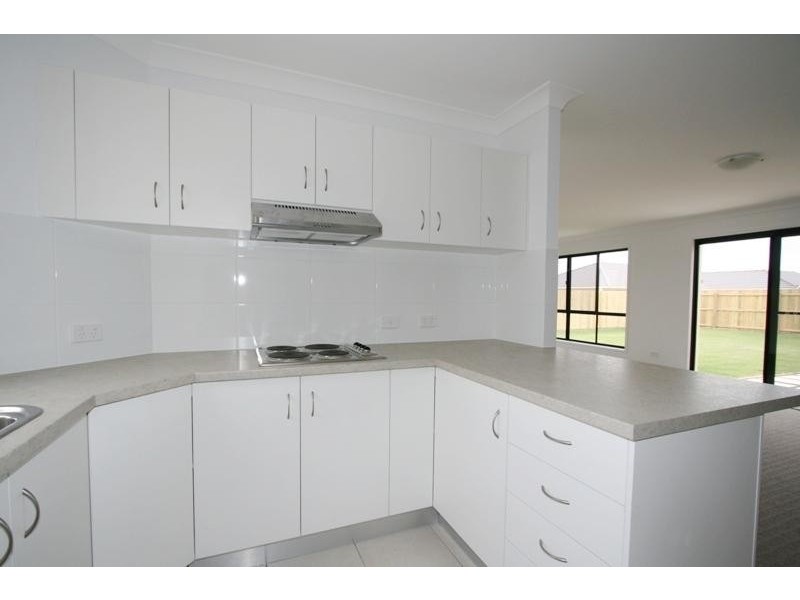 7 Brolga Street, Lowood QLD 4311