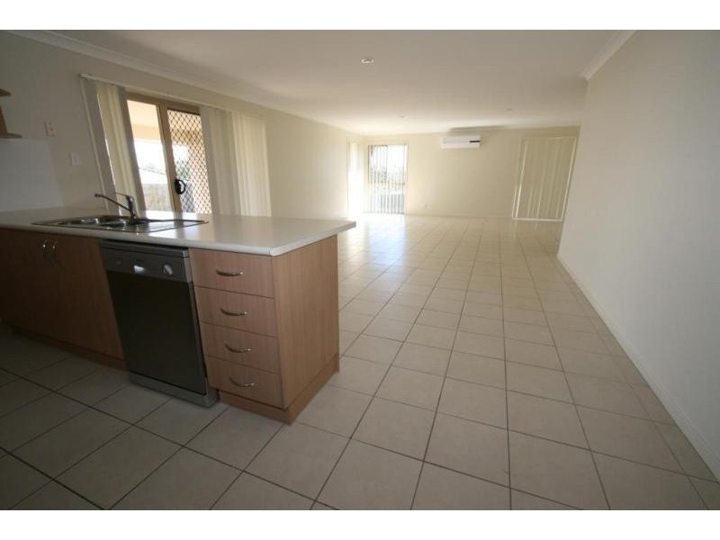 4 Dior Place, Wulkuraka QLD 4305