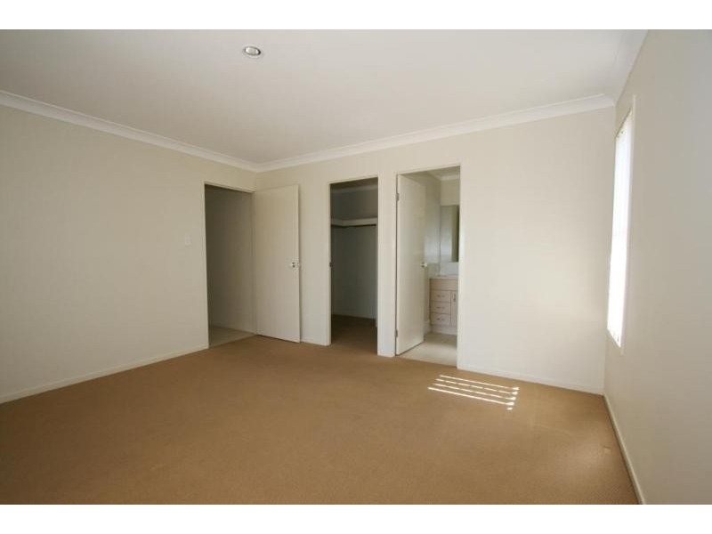 4 Dior Place, Wulkuraka QLD 4305