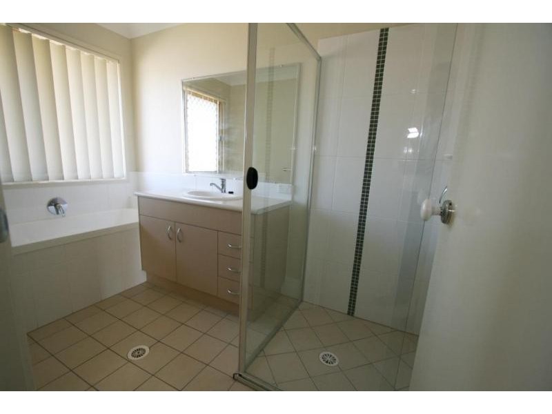 4 Dior Place, Wulkuraka QLD 4305