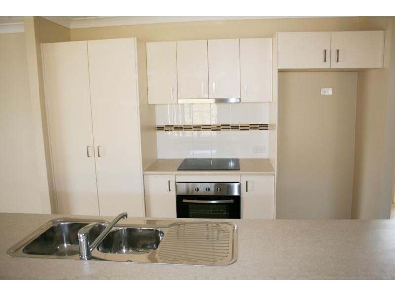 9 Stathis Place, Bundamba QLD 4304