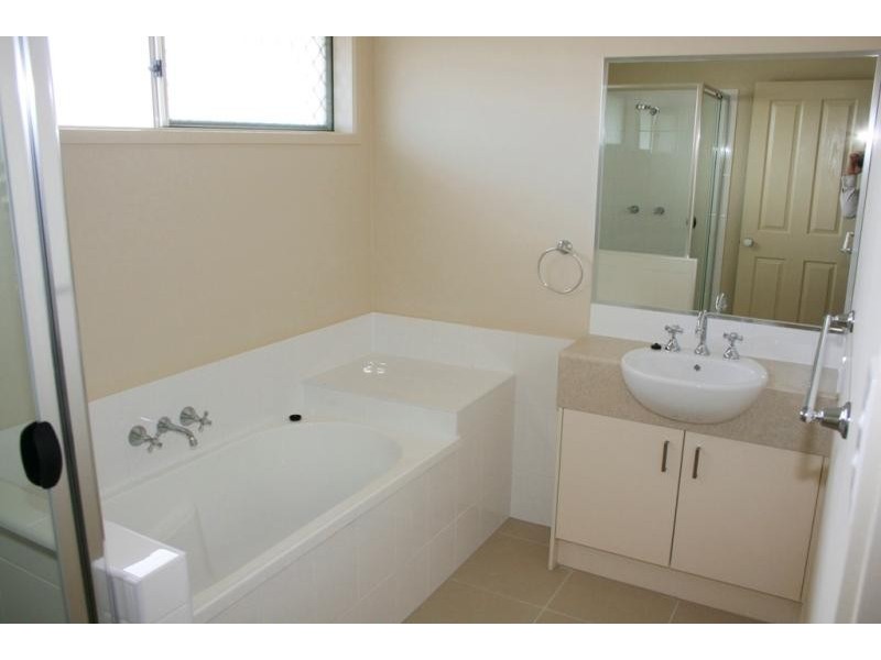 9 Stathis Place, Bundamba QLD 4304