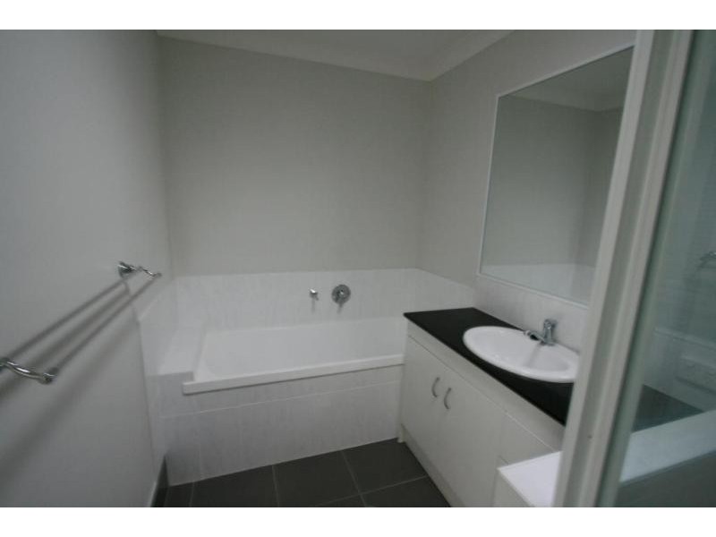 17 Aramac Street, Brassall QLD 4305