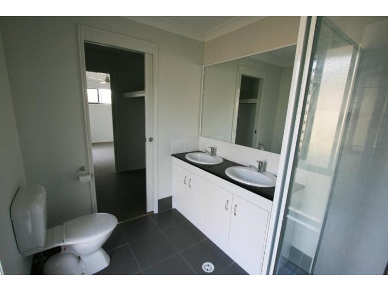 17 Aramac Street, Brassall QLD 4305