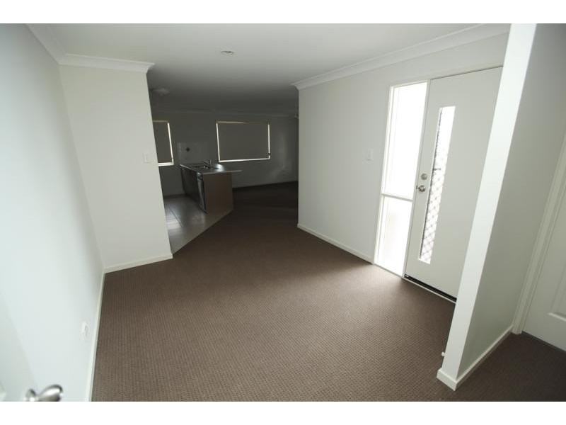 2/45 Braeside Road, Bundamba QLD 4304