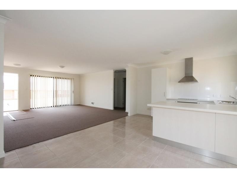 1/65 Sandpiper Drive, Lowood QLD 4311