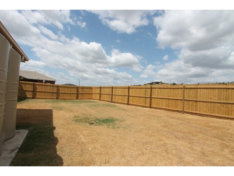 1/65 Sandpiper Drive, Lowood QLD 4311