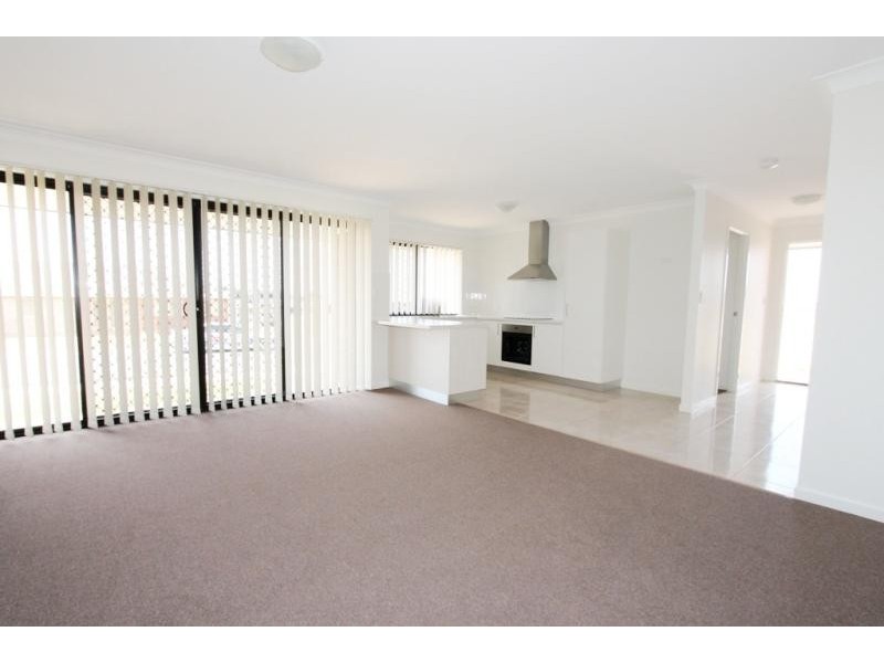 2/65 Sandpiper Drive, Lowood QLD 4311
