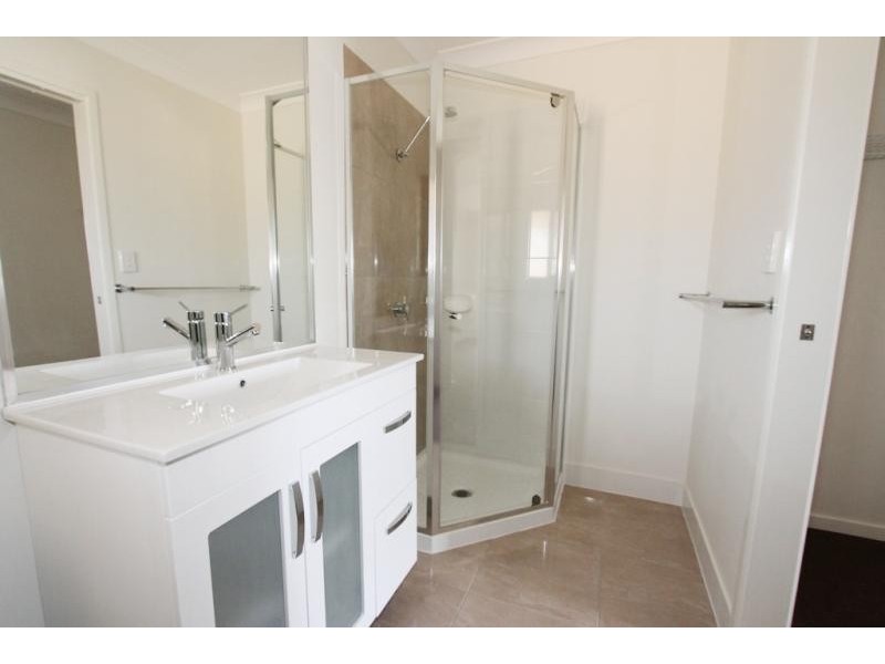 2/65 Sandpiper Drive, Lowood QLD 4311