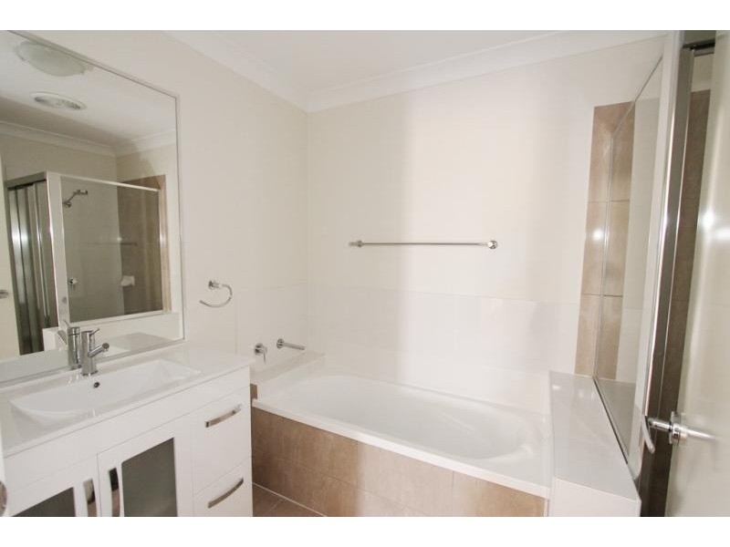 2/65 Sandpiper Drive, Lowood QLD 4311