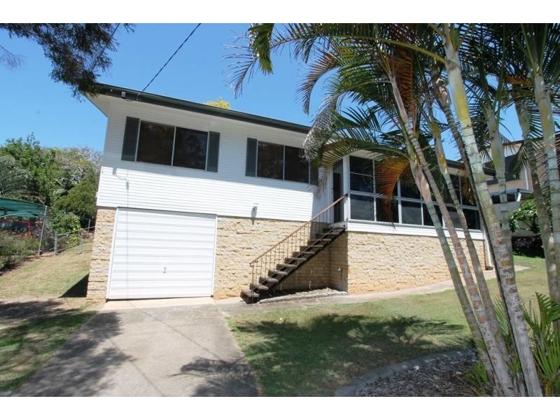 11 Simmons Road, North Ipswich QLD 4305