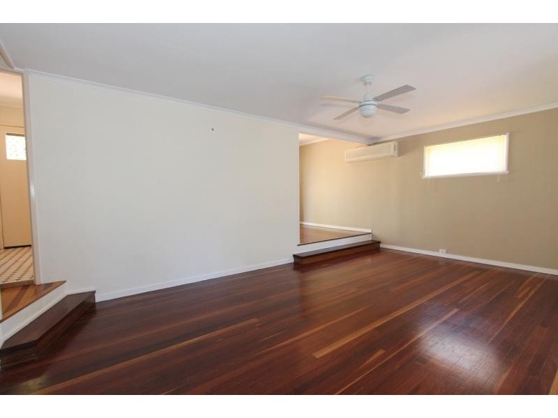 11 Simmons Road, North Ipswich QLD 4305
