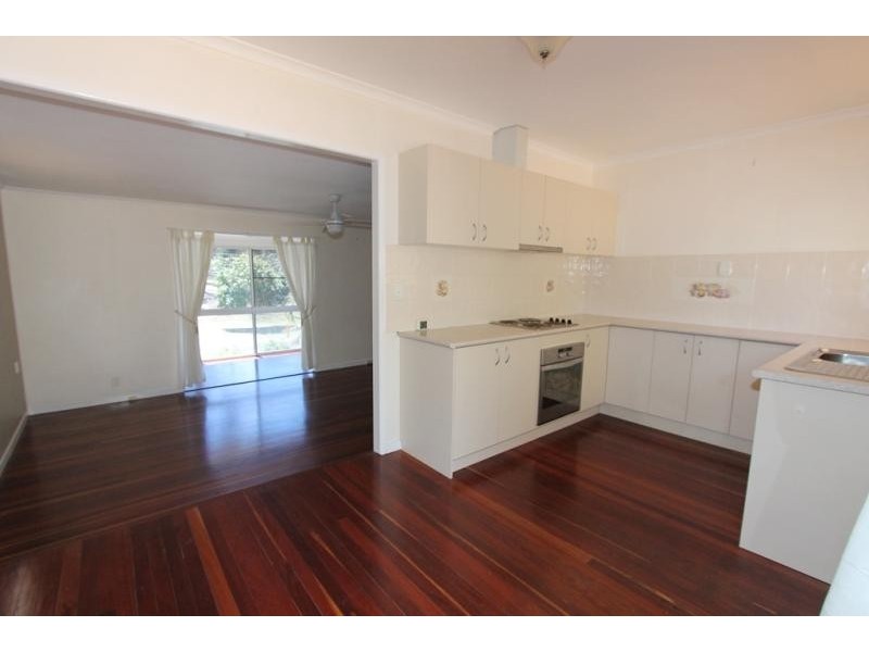 11 Simmons Road, North Ipswich QLD 4305