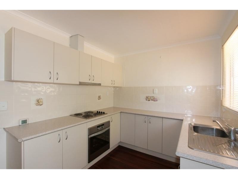 11 Simmons Road, North Ipswich QLD 4305