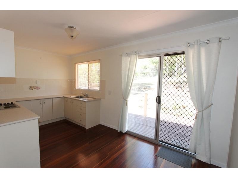 11 Simmons Road, North Ipswich QLD 4305