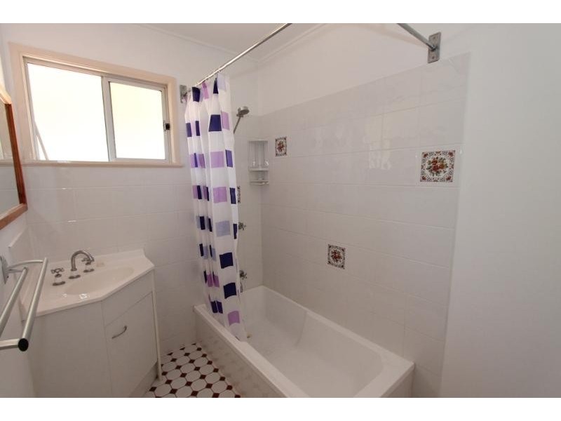 11 Simmons Road, North Ipswich QLD 4305