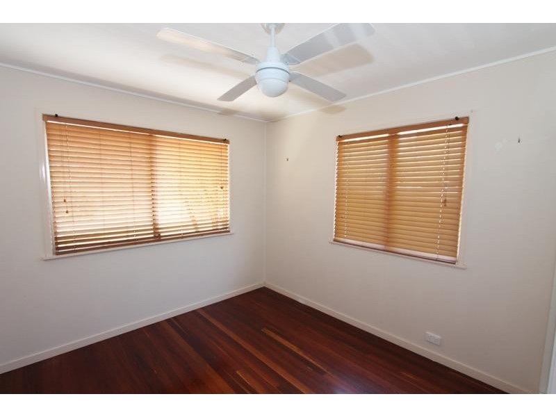 11 Simmons Road, North Ipswich QLD 4305