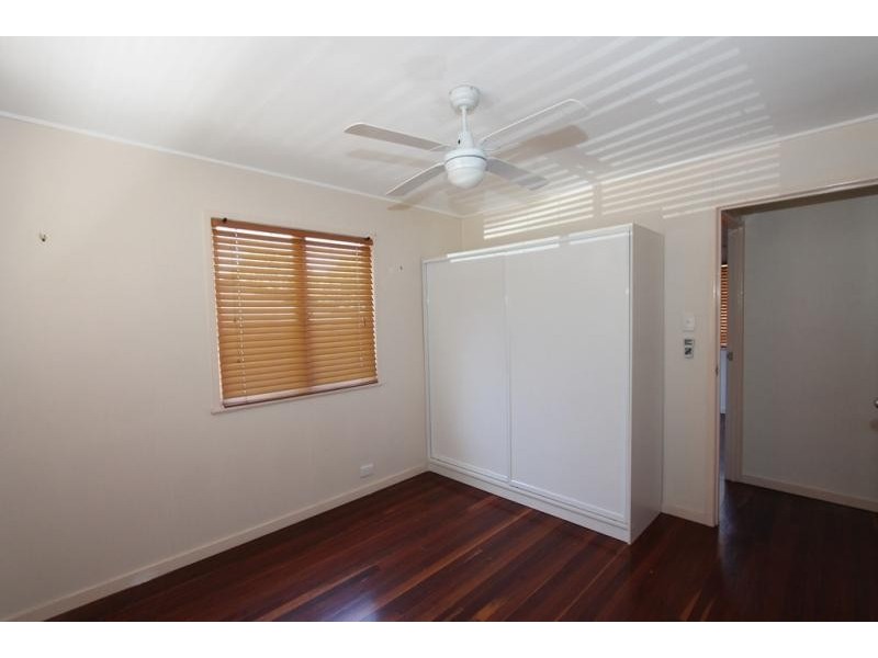 11 Simmons Road, North Ipswich QLD 4305