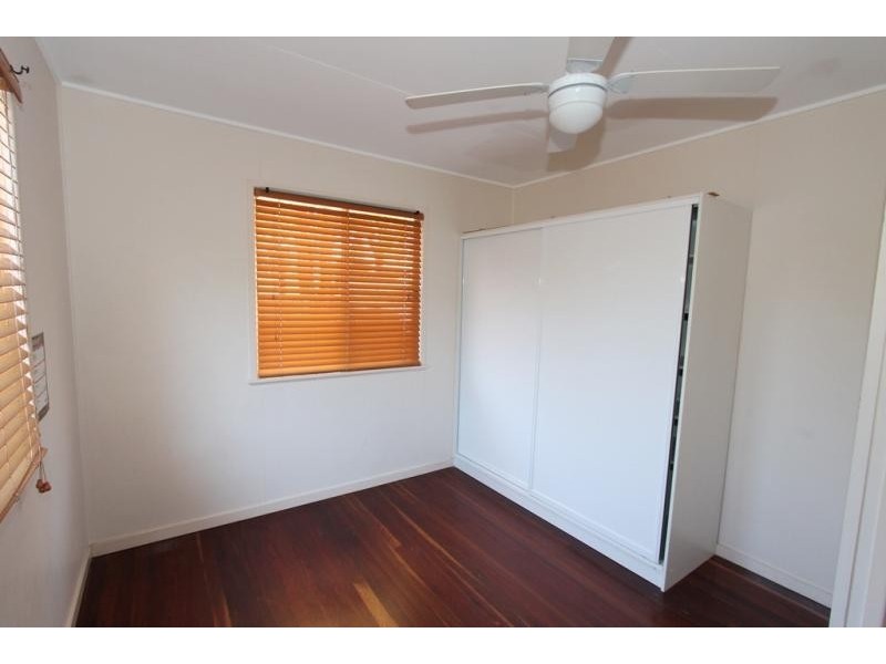 11 Simmons Road, North Ipswich QLD 4305