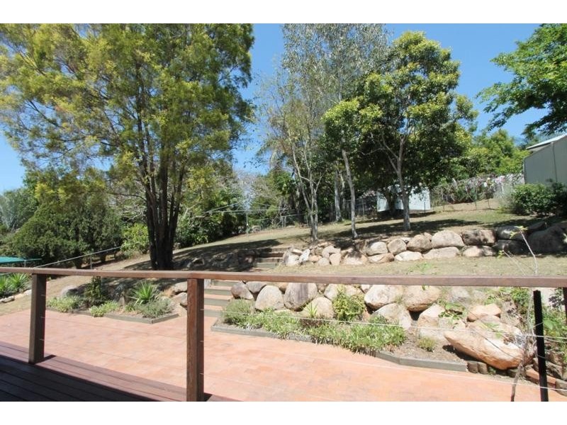 11 Simmons Road, North Ipswich QLD 4305