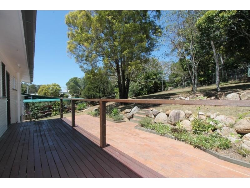 11 Simmons Road, North Ipswich QLD 4305