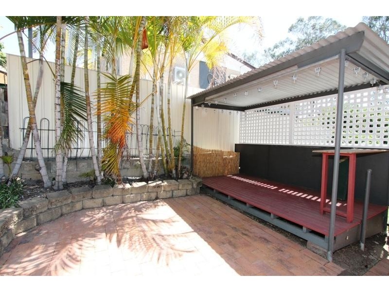 11 Simmons Road, North Ipswich QLD 4305