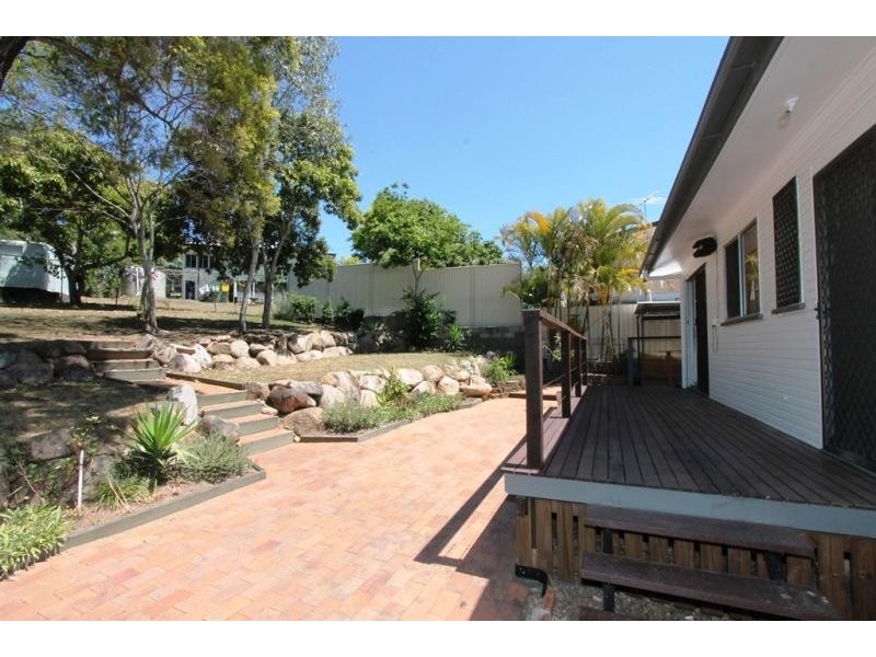 11 Simmons Road, North Ipswich QLD 4305