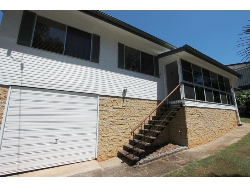 11 Simmons Road, North Ipswich QLD 4305