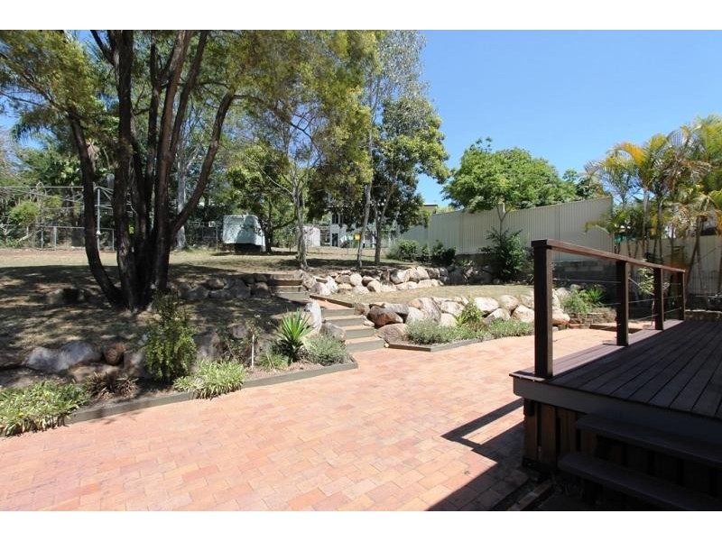 11 Simmons Road, North Ipswich QLD 4305