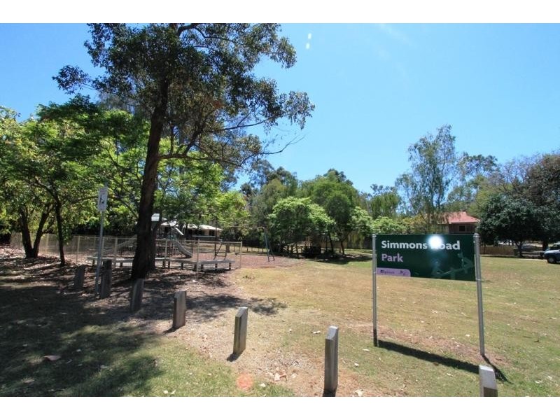11 Simmons Road, North Ipswich QLD 4305