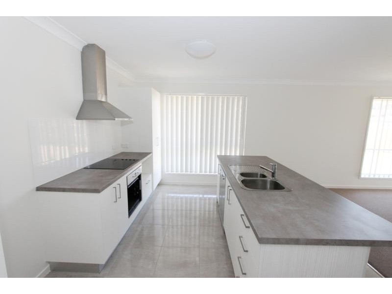 26 Peregrine Drive, Lowood QLD 4311