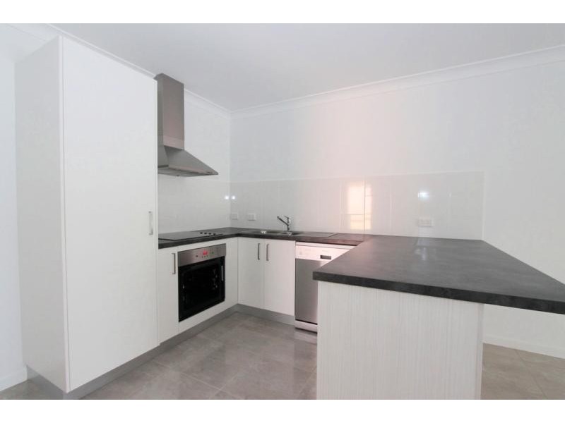 2/40 Peregrine Drive, Lowood QLD 4311