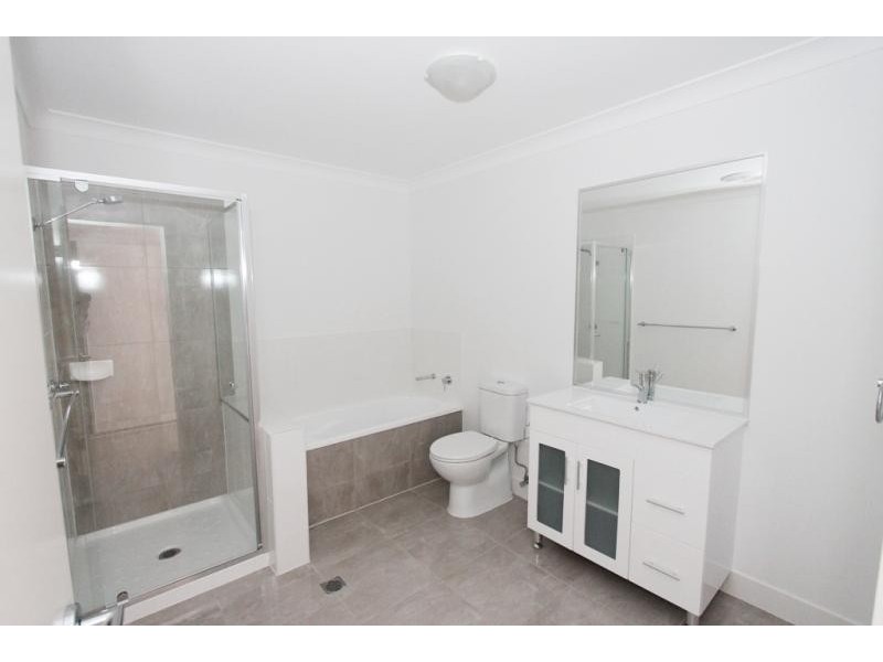 2/40 Peregrine Drive, Lowood QLD 4311