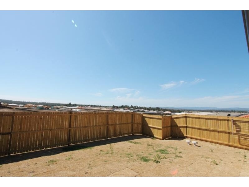 2/40 Peregrine Drive, Lowood QLD 4311