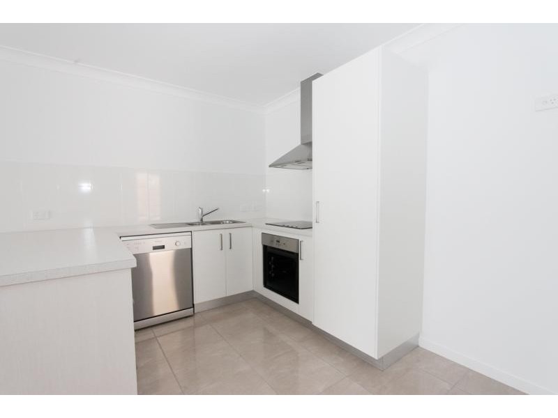 1/42 Peregrine Drive, Lowood QLD 4311