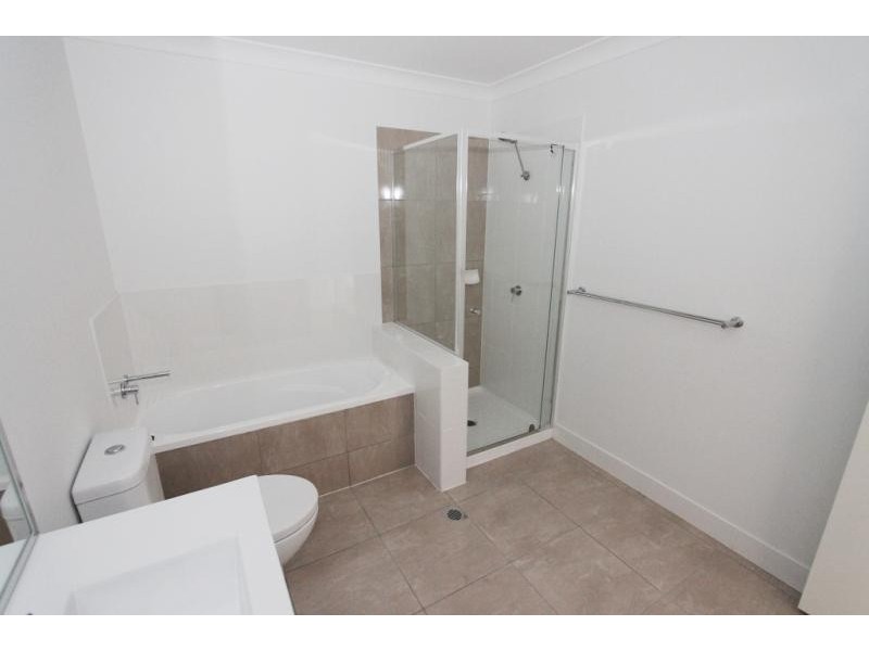 1/42 Peregrine Drive, Lowood QLD 4311