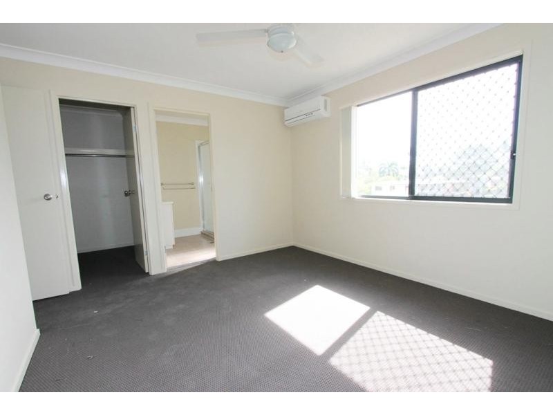 28 Brentwood Drive, Bundamba QLD 4304