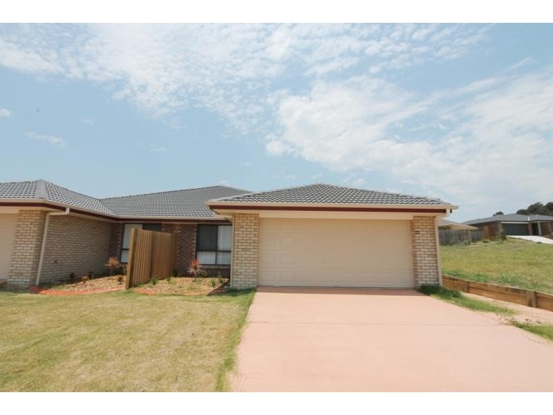 2/49 Peregrine Drive, Lowood QLD 4311