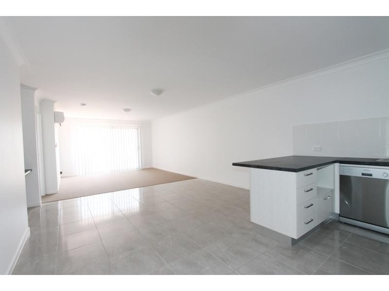 2/49 Peregrine Drive, Lowood QLD 4311